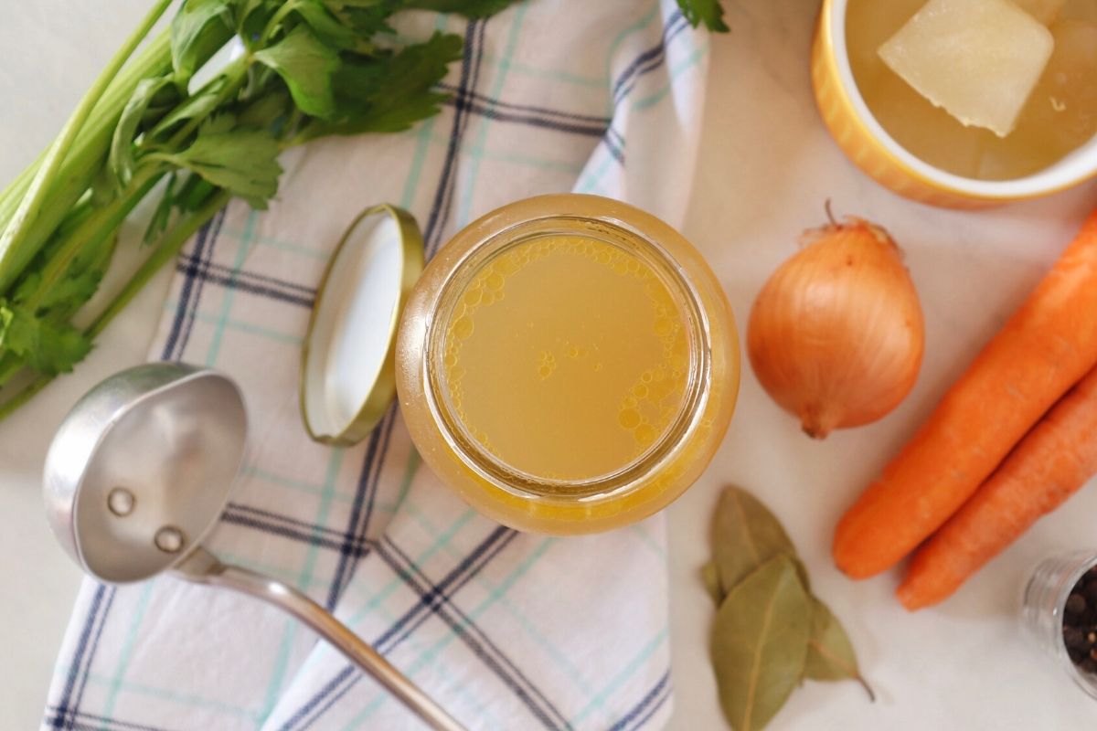 Caldo de legumes caseiro