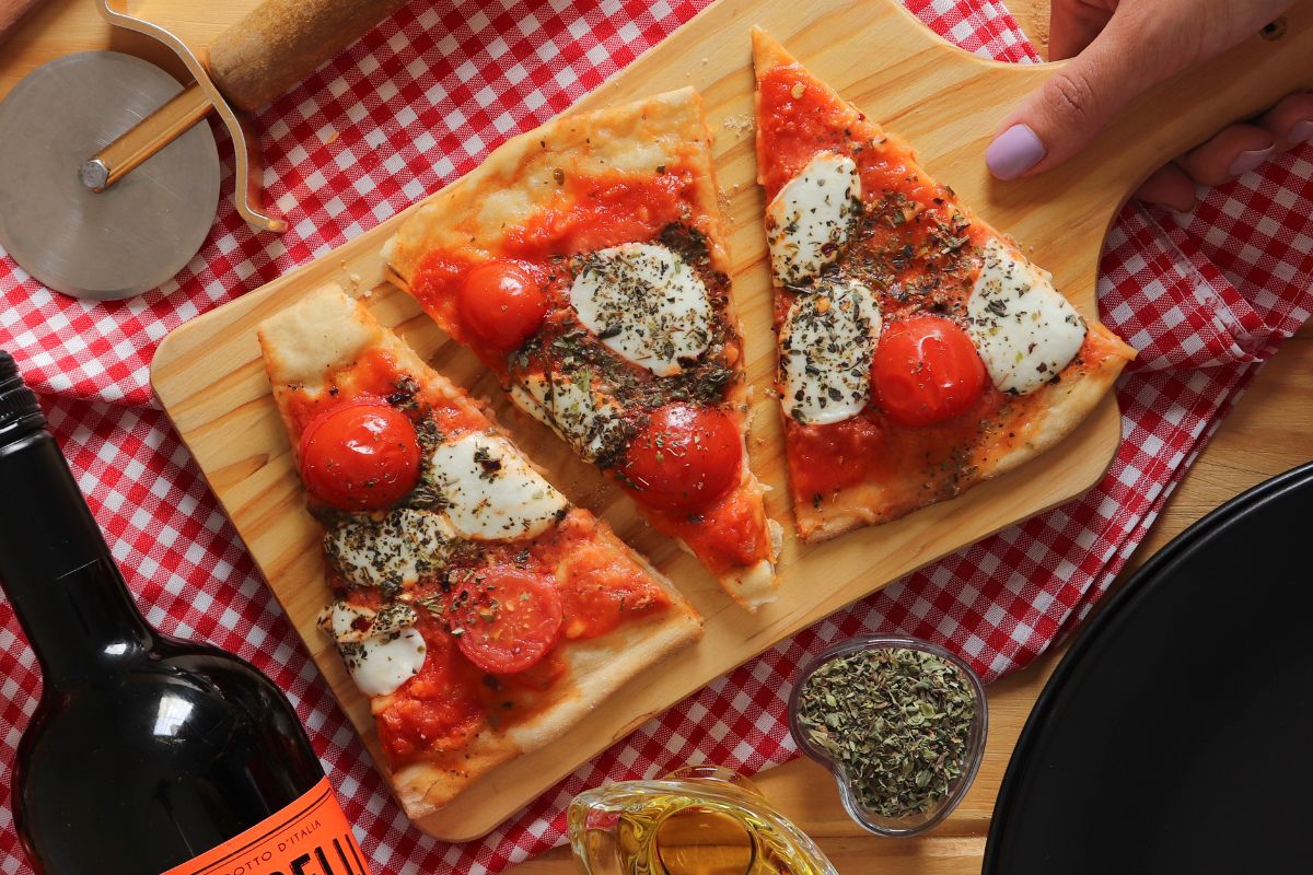 Flatbread pizza (massa de pizza fina e crocante)