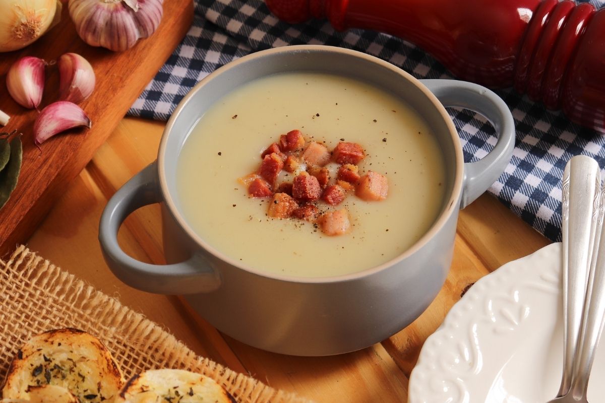 Sopa de batata com bacon