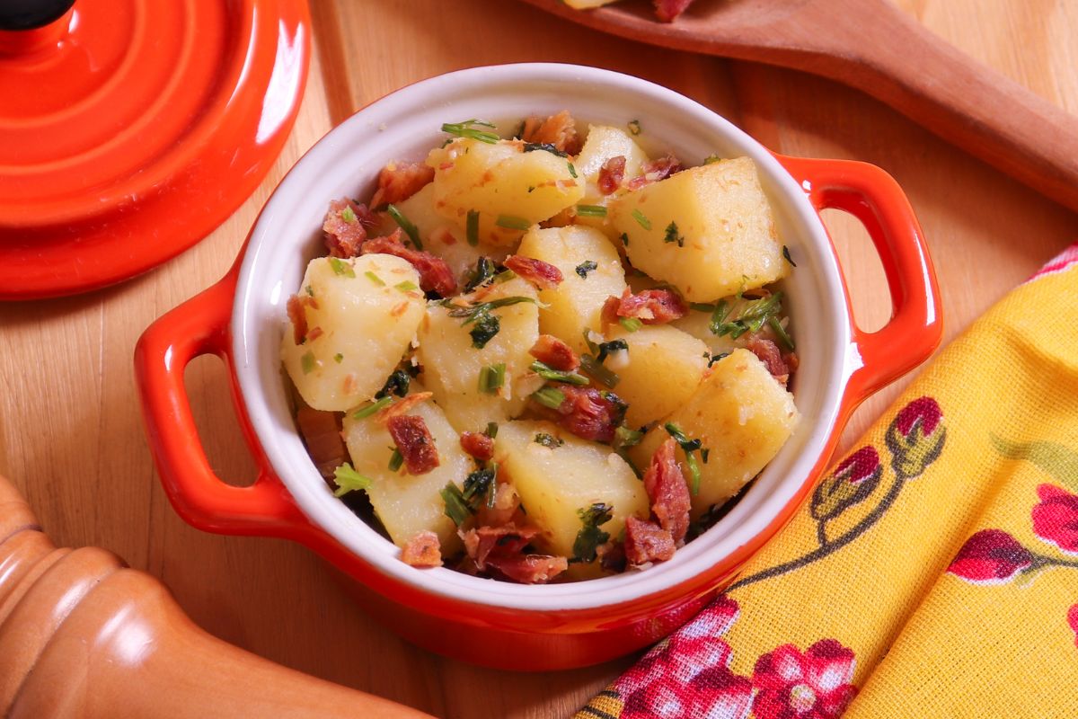 Salada de batata com bacon