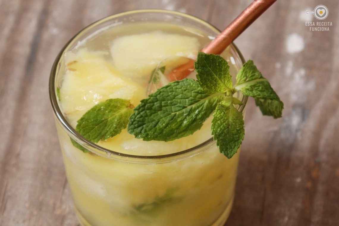 Caipirinha de abacaxi com hortelã Essa Receita Funciona