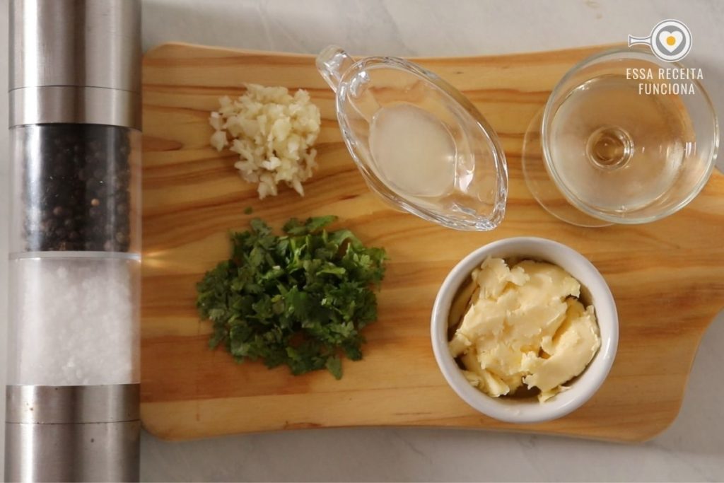 Camarão com molho de manteiga e alho - Essa Receita Funciona