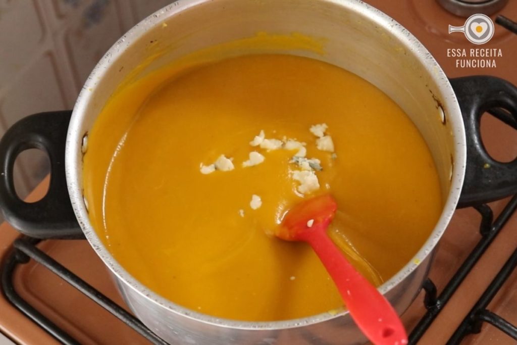 Sopa de abóbora com gorgonzola - Essa Receita Funciona