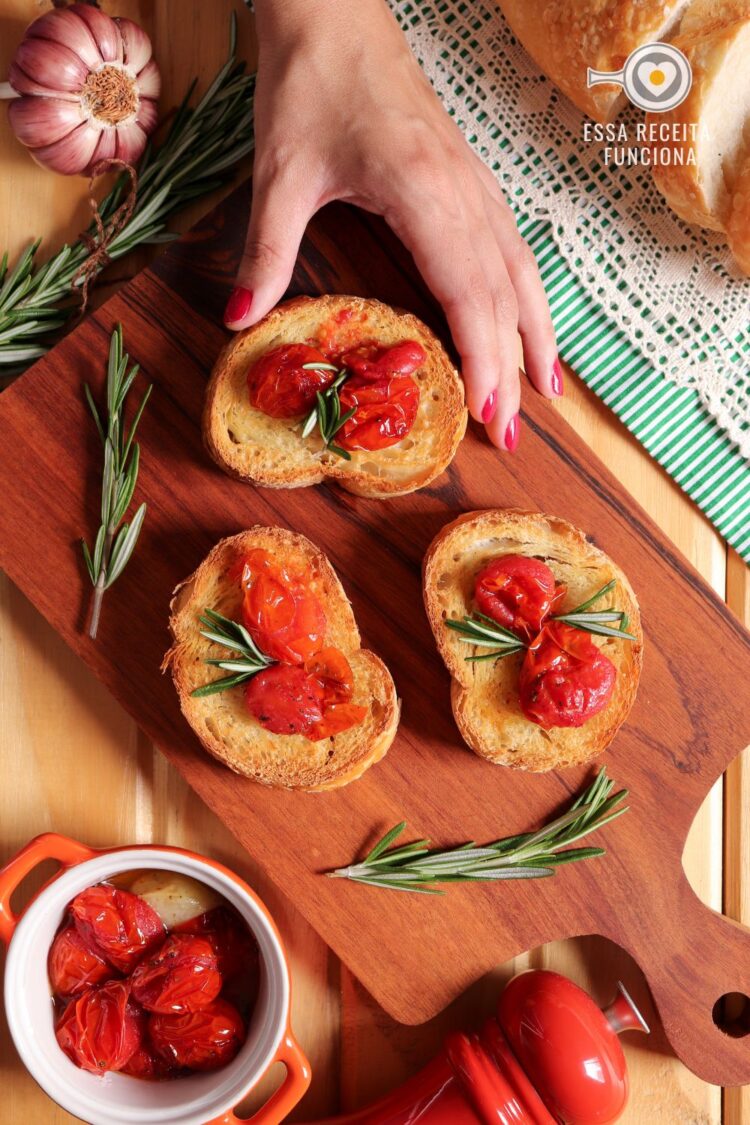Bruschetta de tomate assado | Essa Receita Funciona