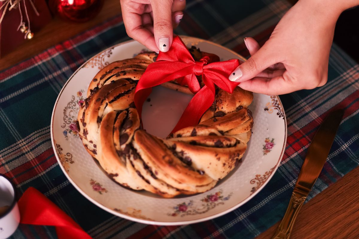 Pão guirlanda de Natal com chocolate