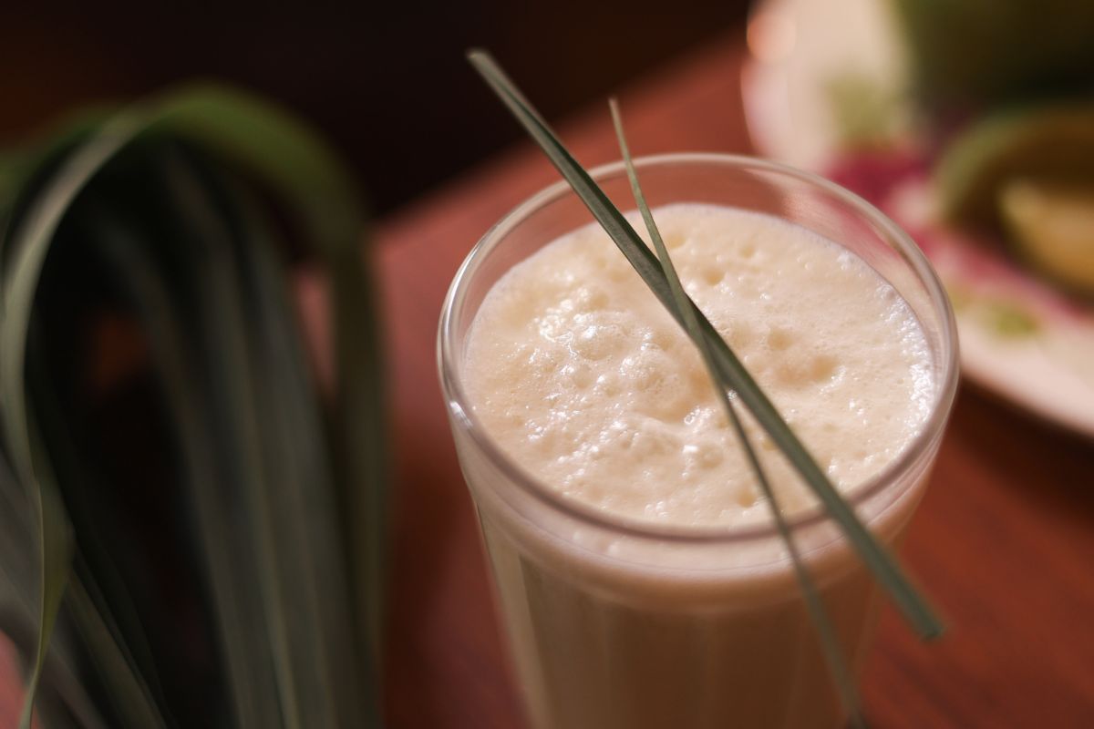 Limonada suíça com capim santo